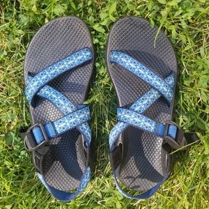 W Like New Chaco Size 6 Blue/Black Hiking Sole